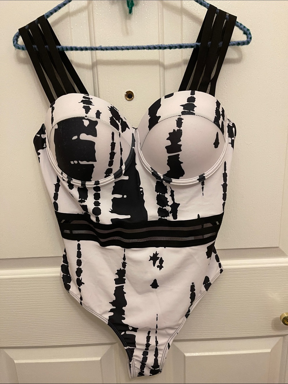 Black & White SHEIN Striped Abstract One-Piece Swimsuits